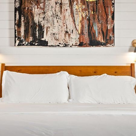 Boutique Room Steps From Downtown Mall Rose Jean - Room 4 샬러츠빌 외부 사진