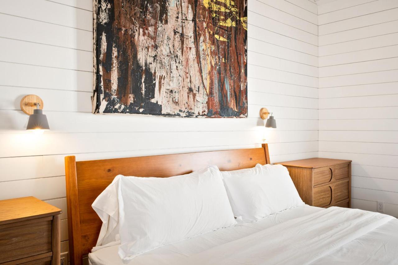 Boutique Room Steps From Downtown Mall Rose Jean - Room 4 샬러츠빌 외부 사진