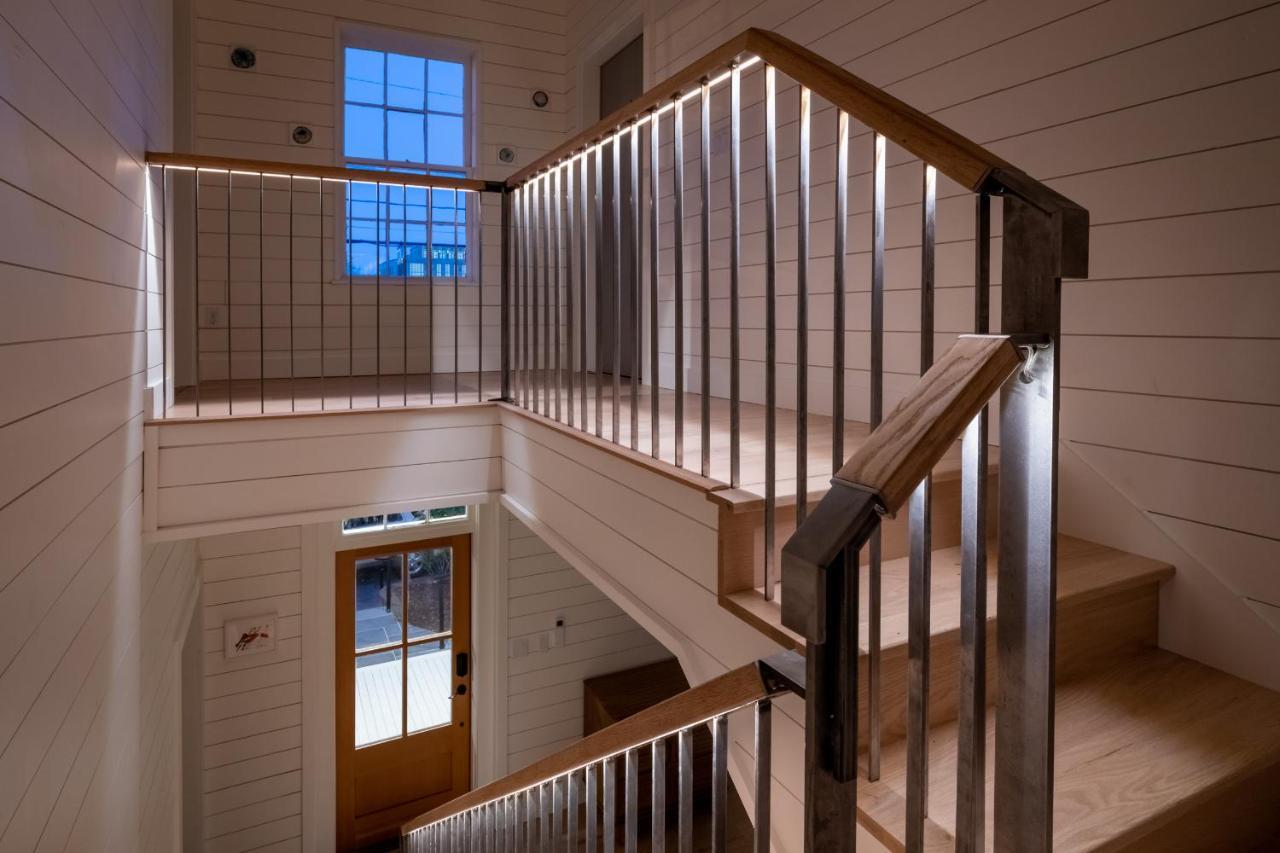Boutique Room Steps From Downtown Mall Rose Jean - Room 4 샬러츠빌 외부 사진