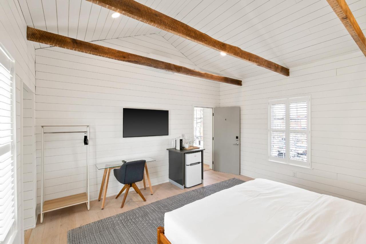 Boutique Room Steps From Downtown Mall Rose Jean - Room 4 샬러츠빌 외부 사진