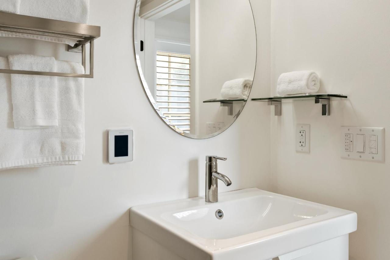 Boutique Room Steps From Downtown Mall Rose Jean - Room 4 샬러츠빌 외부 사진