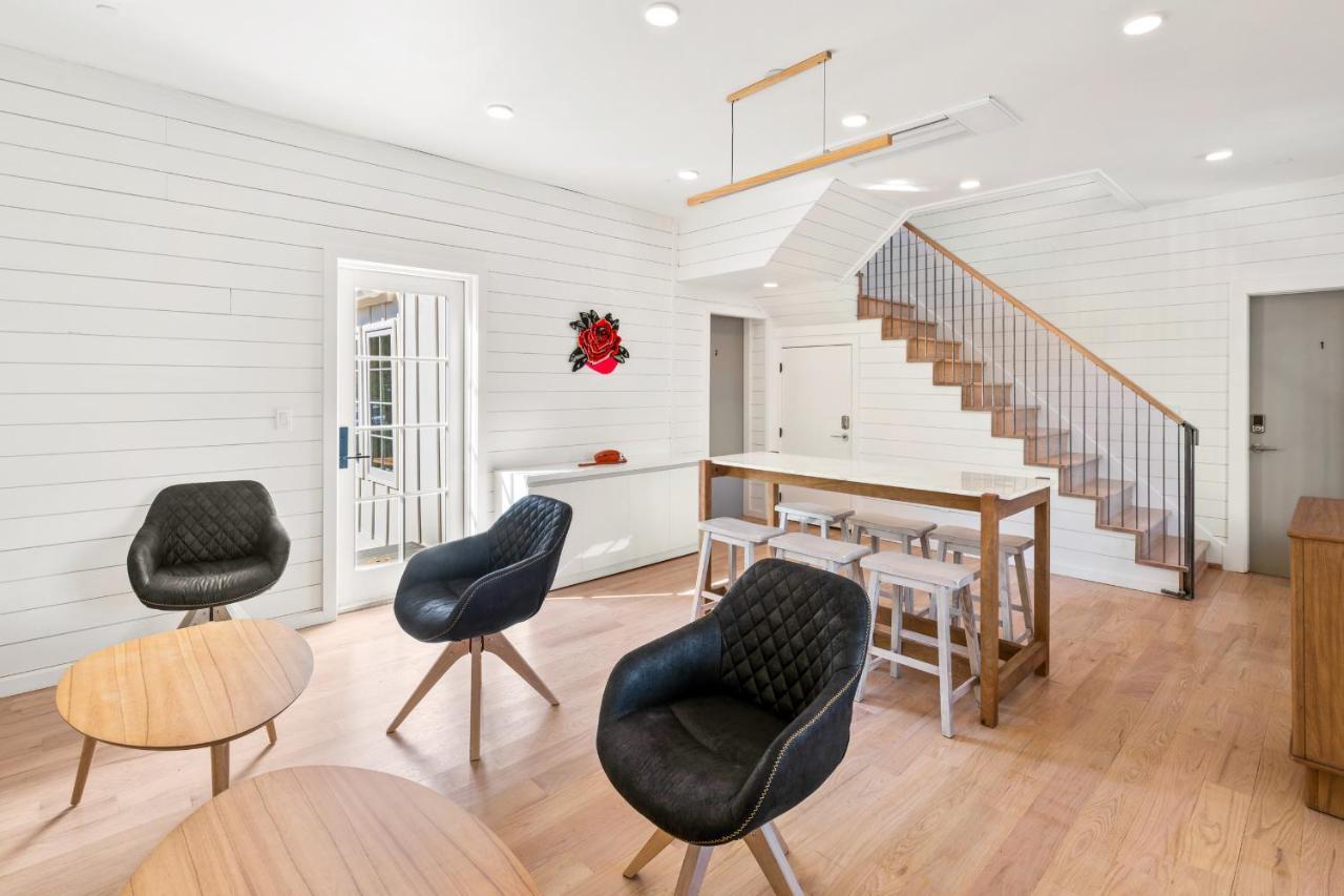 Boutique Room Steps From Downtown Mall Rose Jean - Room 4 샬러츠빌 외부 사진