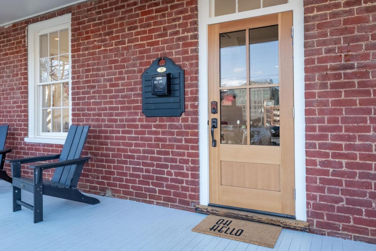 Boutique Room Steps From Downtown Mall Rose Jean - Room 4 샬러츠빌 외부 사진